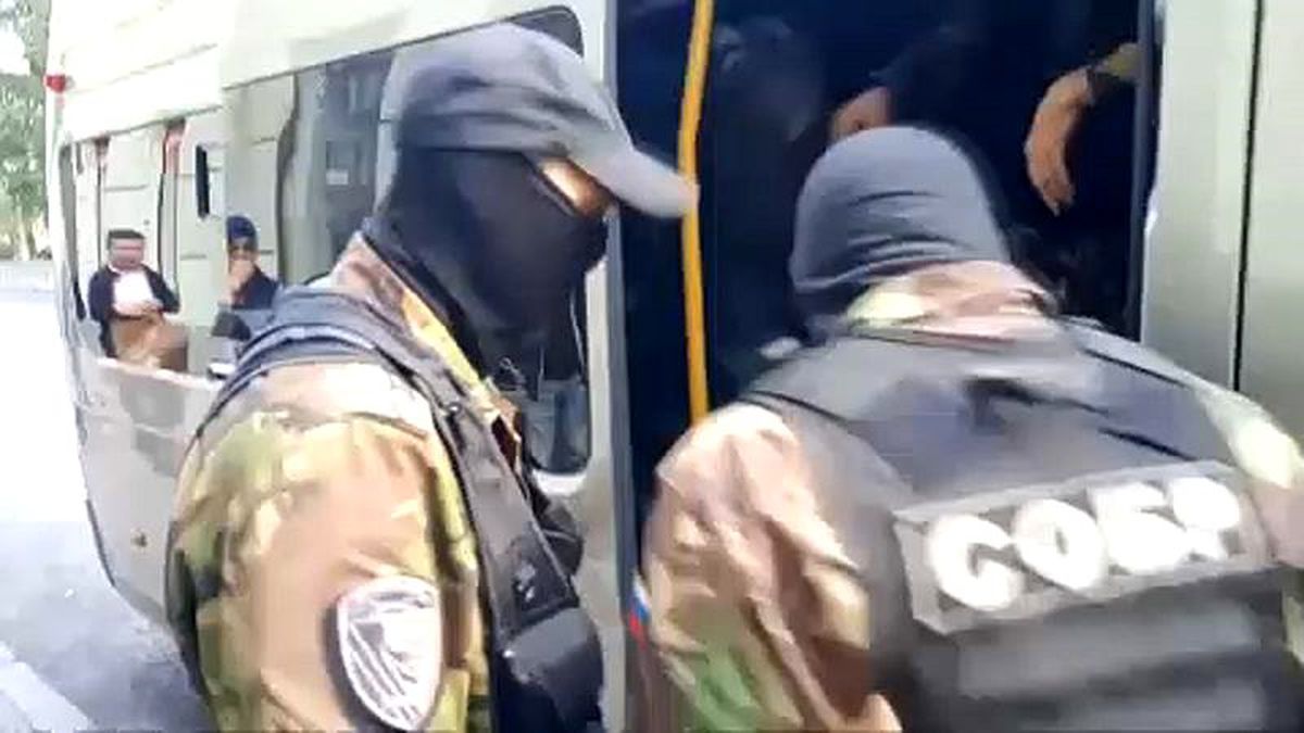 Seçimin ardından Putin muhalifi Navalny destekçilerine 40 kentte polis baskını