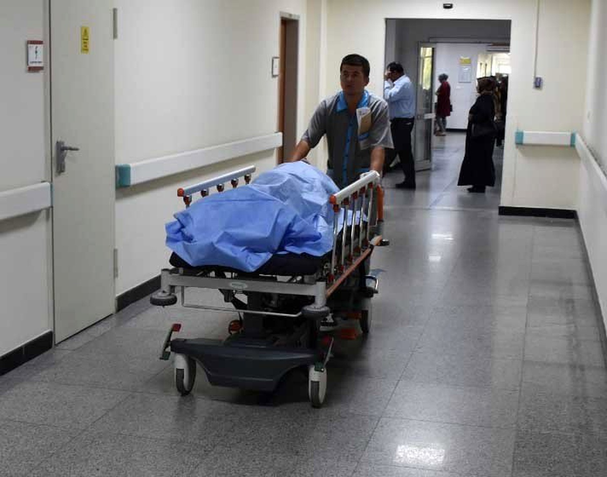 Seyir halindeki otomobilden bir kişi atıldı