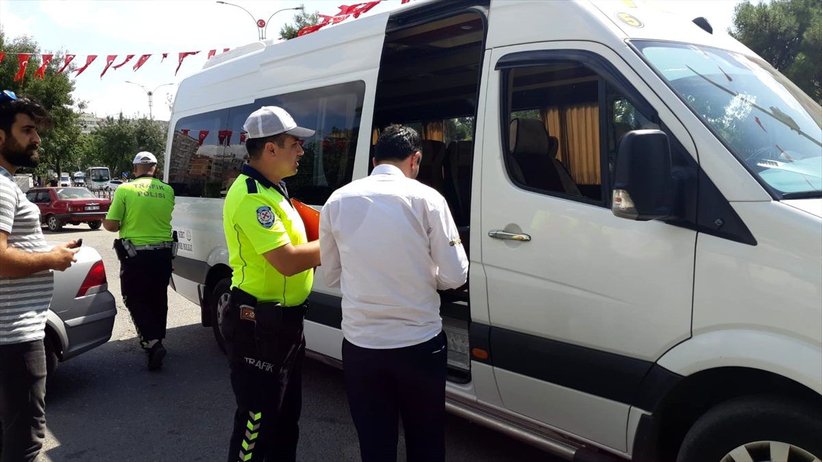 Siirt\'te okul servis araçları denetleniyor