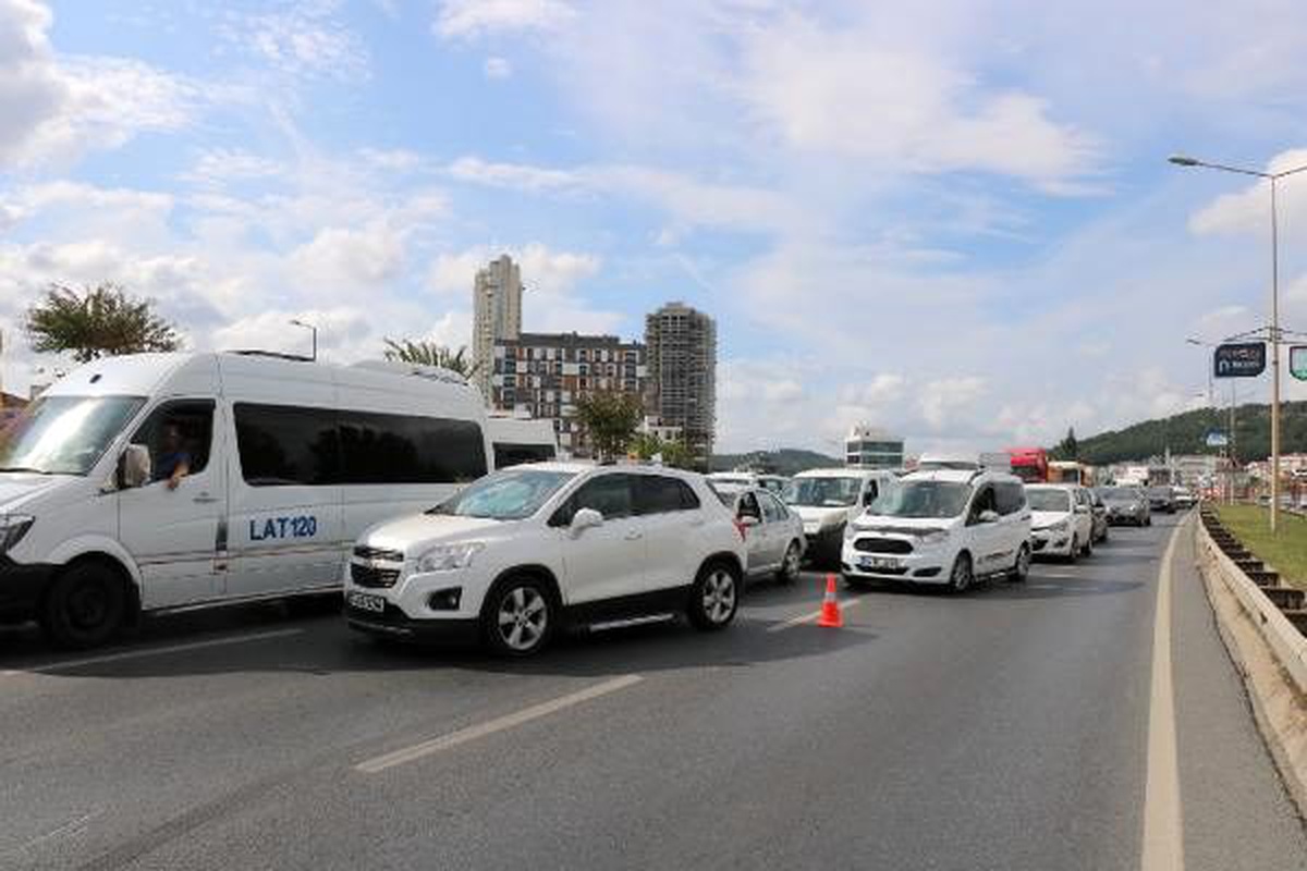 Şile yolunu kilitleyen zincirleme kaza