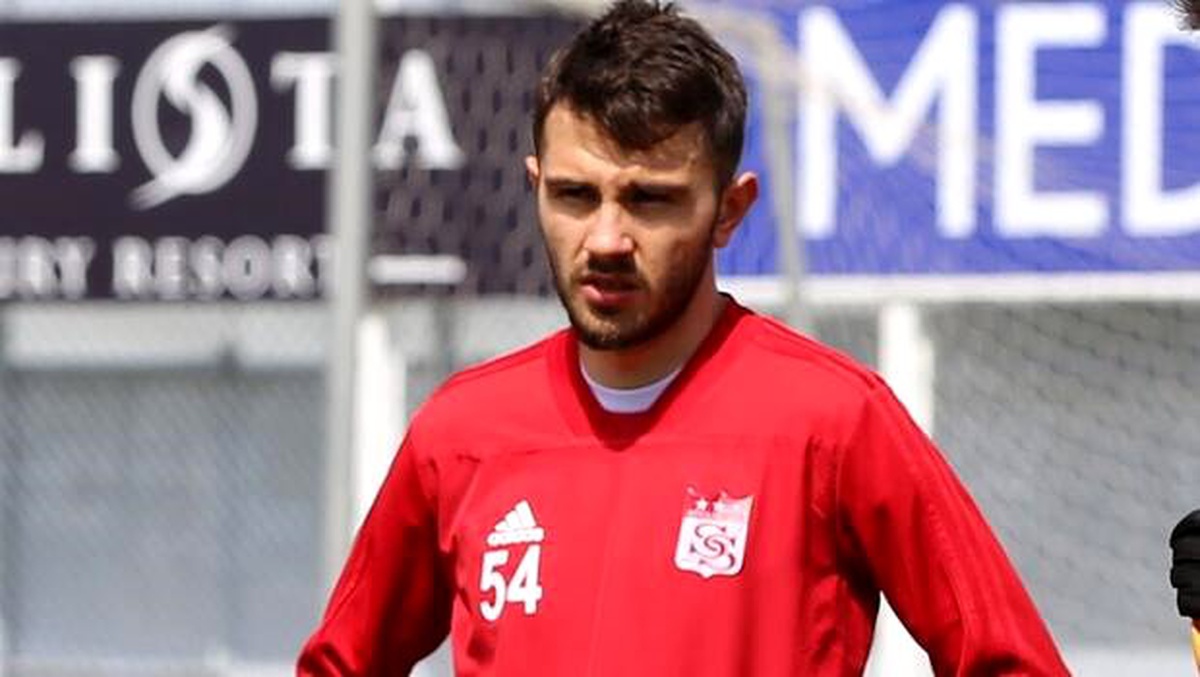 Sivas\'tan Emre tepkisi: Beşiktaş\'ın bütün oyuncularına talibiz!