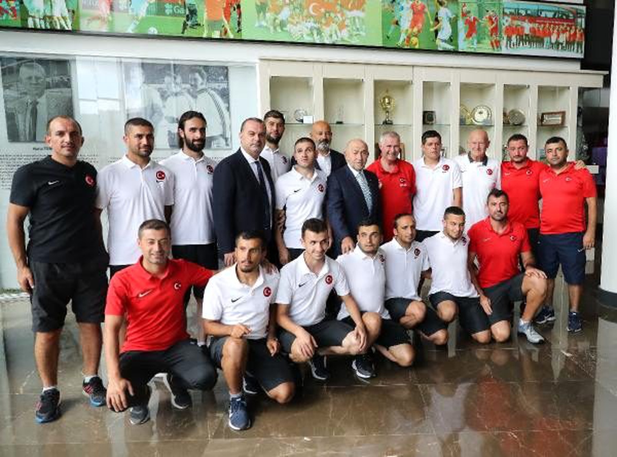 Tff başkanı özdemir, sesi görenler milli takımı ile buluştu