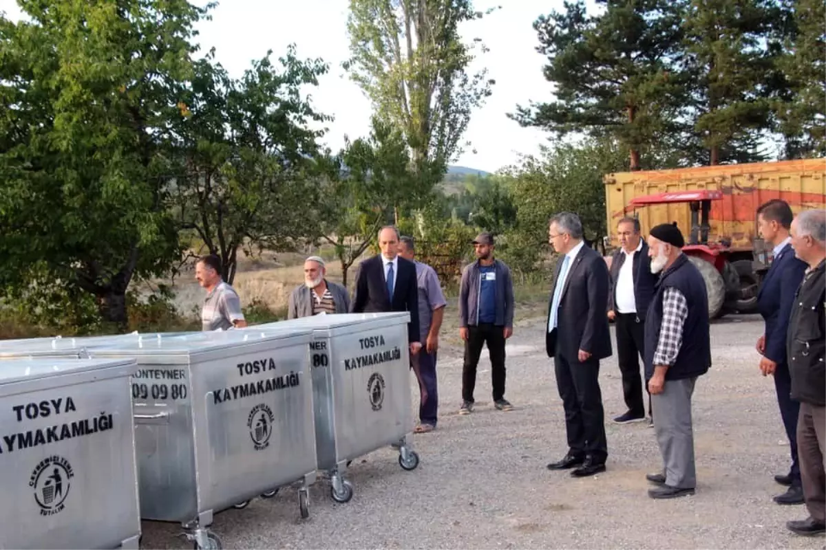 Tosya\'da Suluca ve Çifter köylerine çöp konteynırı teslim edildi