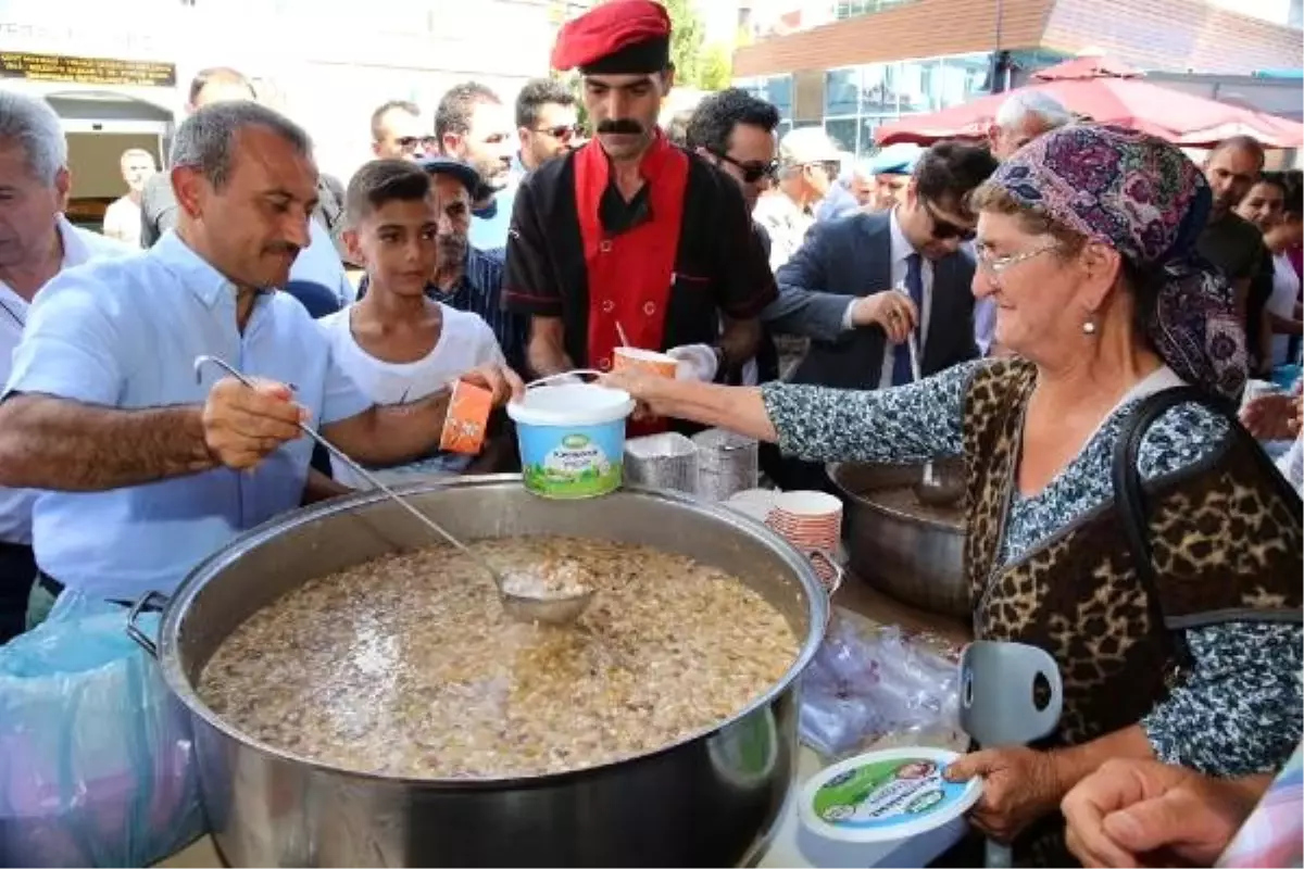 Tunceli\'de 3 bin kişiye aşure ikram edildi