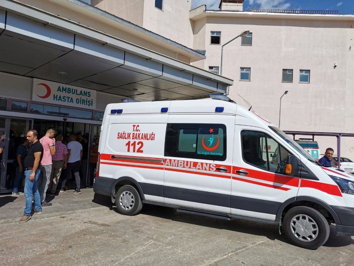 Tunceli\'de otomobil şarampole uçtu: 1 ölü, 4 yaralı