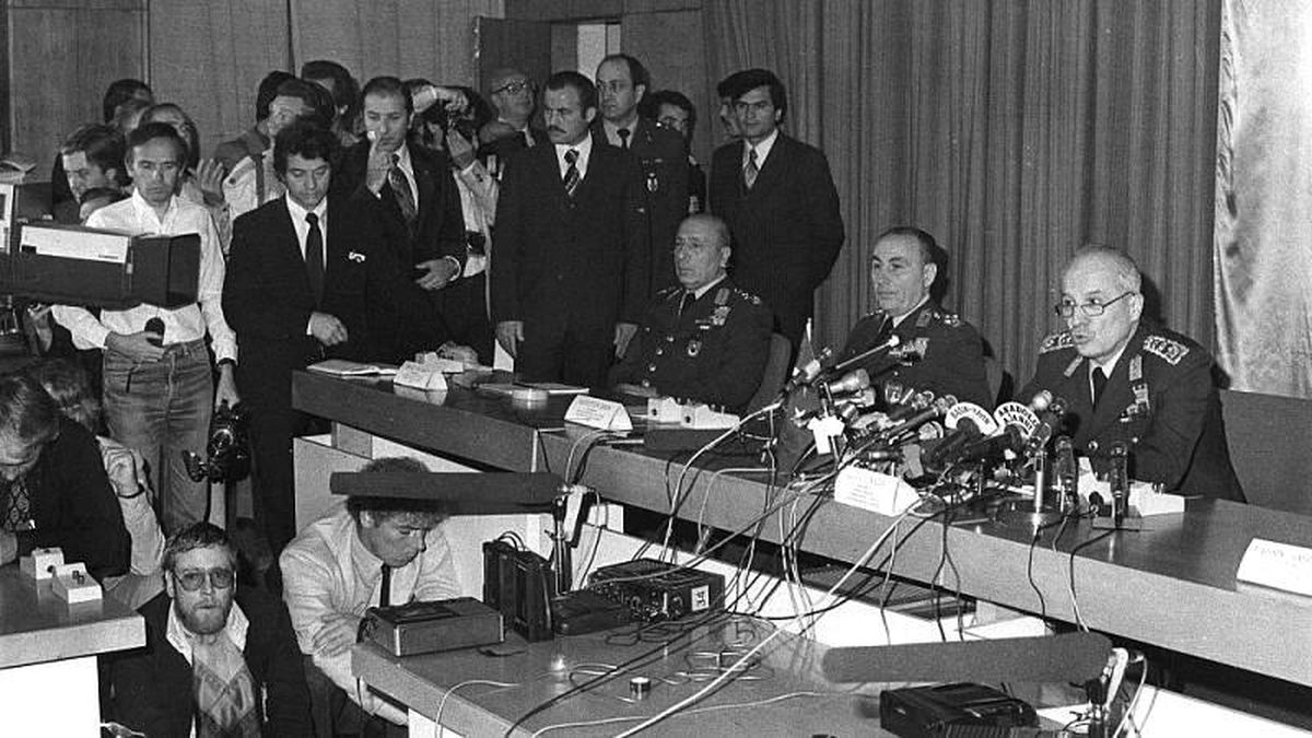 Türkiye demokrasisinin \'kara lekesi\' 12 Eylül\'de neler yaşandı?