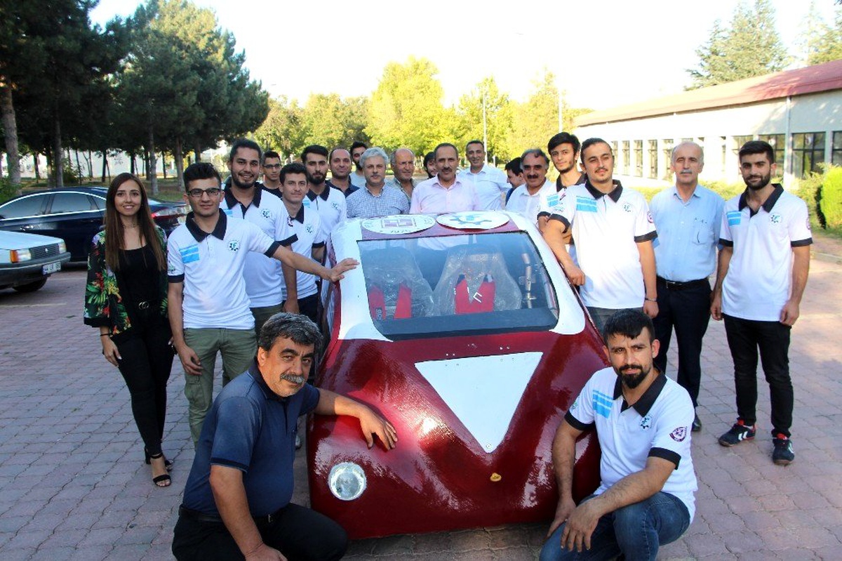 Üniversite öğrencileri elektrikli araç yaptı