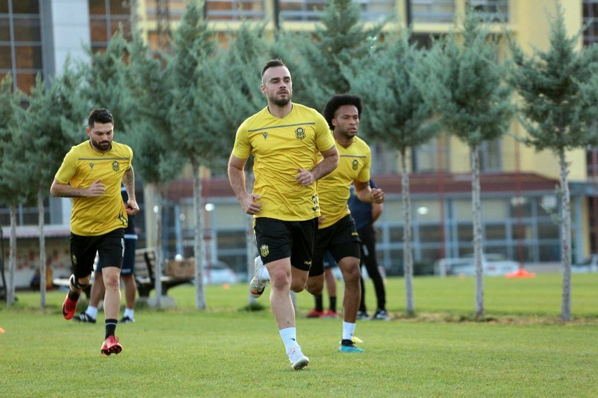 Yeni Malatyaspor\'da Sergen Yalçın\'dan futbolcularına uyarı