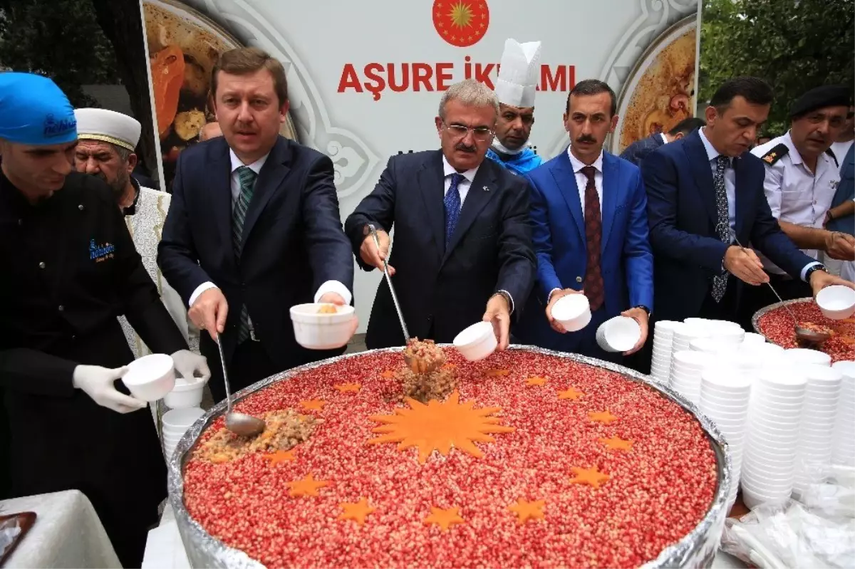 Antalya\'da Cumhurbaşkanlığından aşure ikramı