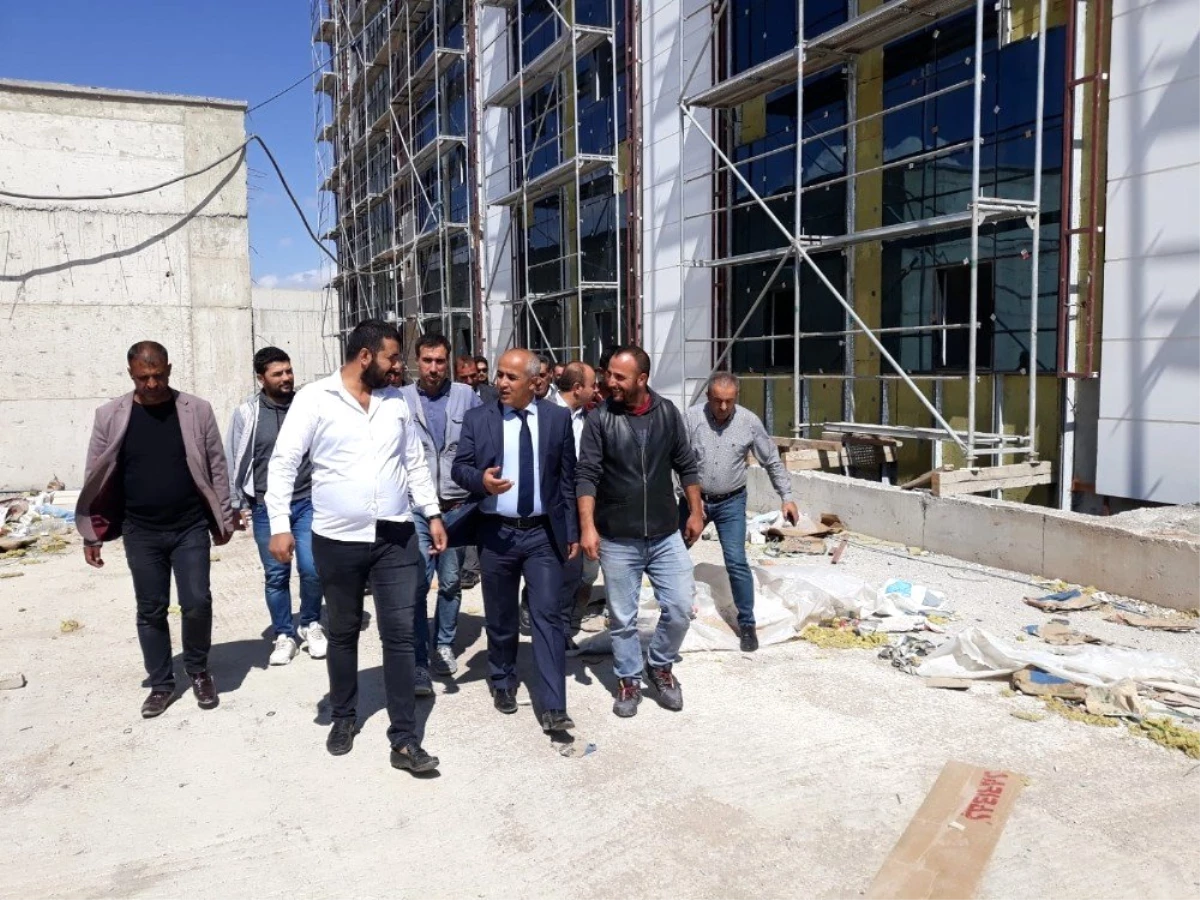 Başkan Ensari\'den yapımı devam eden hastane inşaatında inceleme
