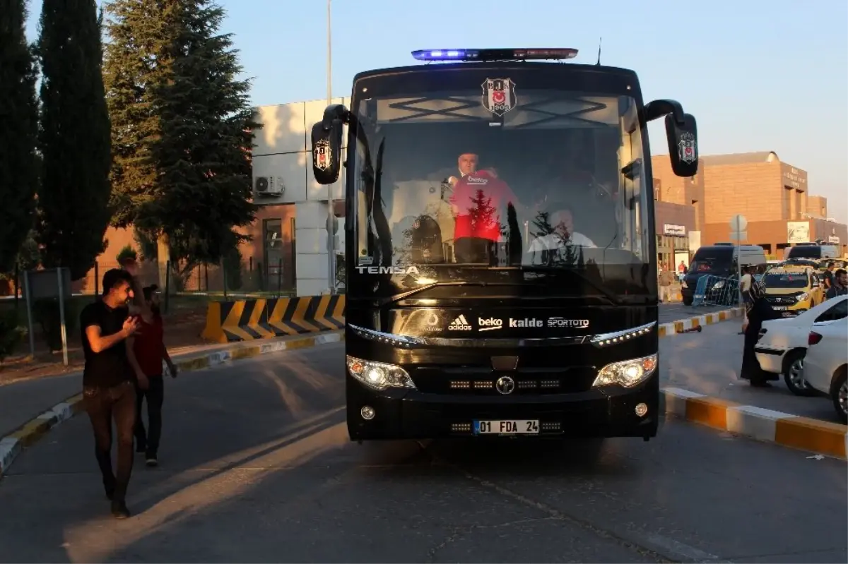 Beşiktaş kafilesi Gaziantep\'te