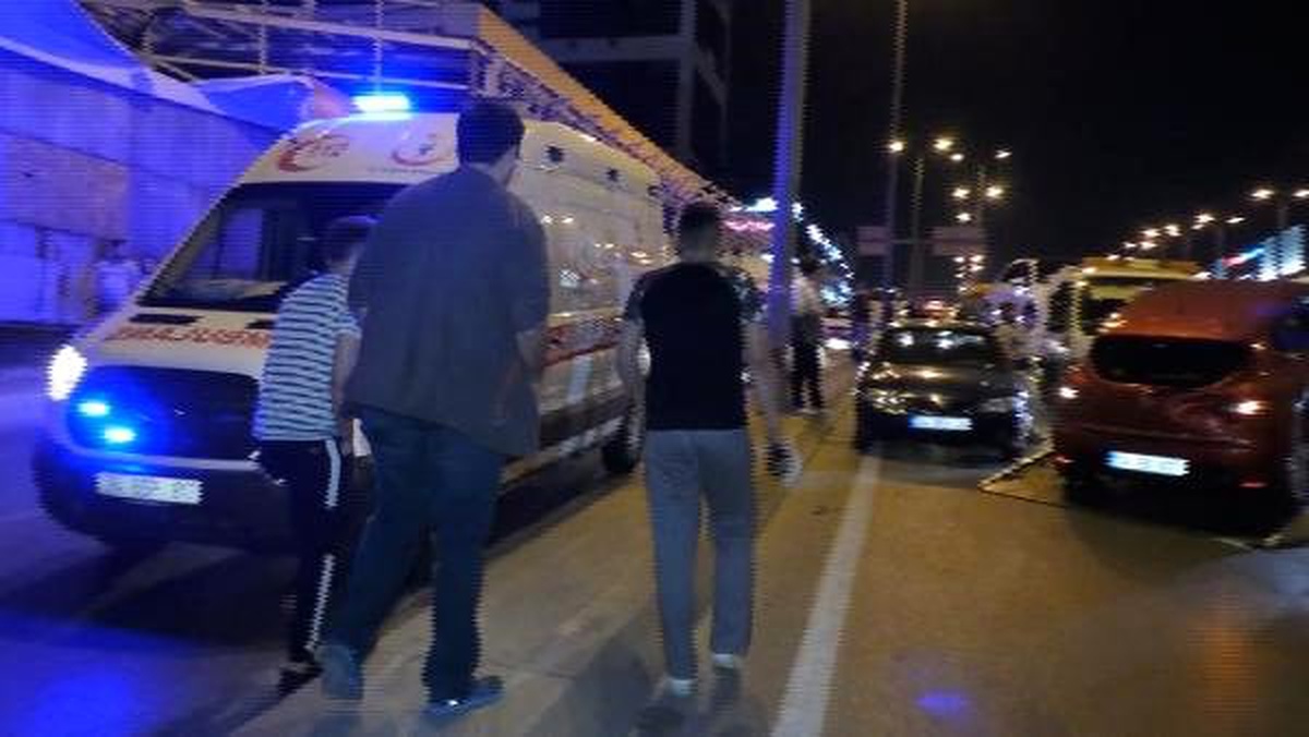 D-100 karayolu\'nda zincirleme trafik kazası: 4 yaralı