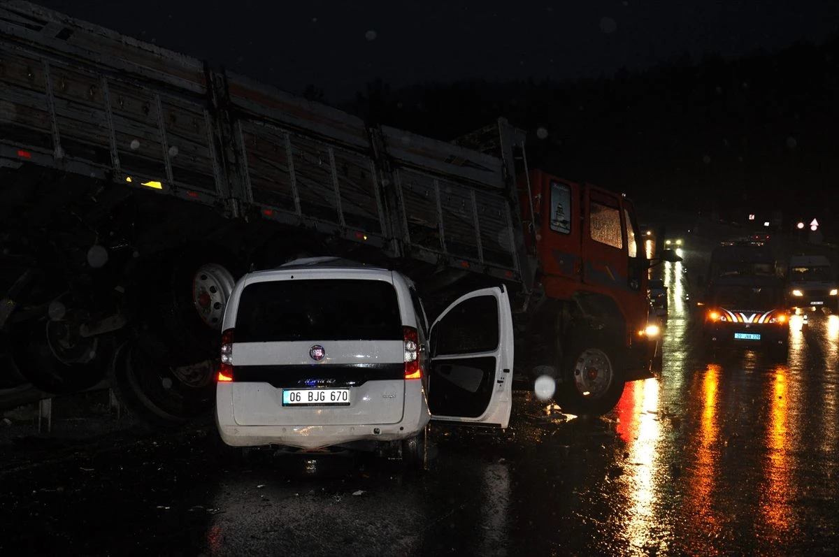Denizli\'de trafik kazası: 1 ölü, 2 yaralı