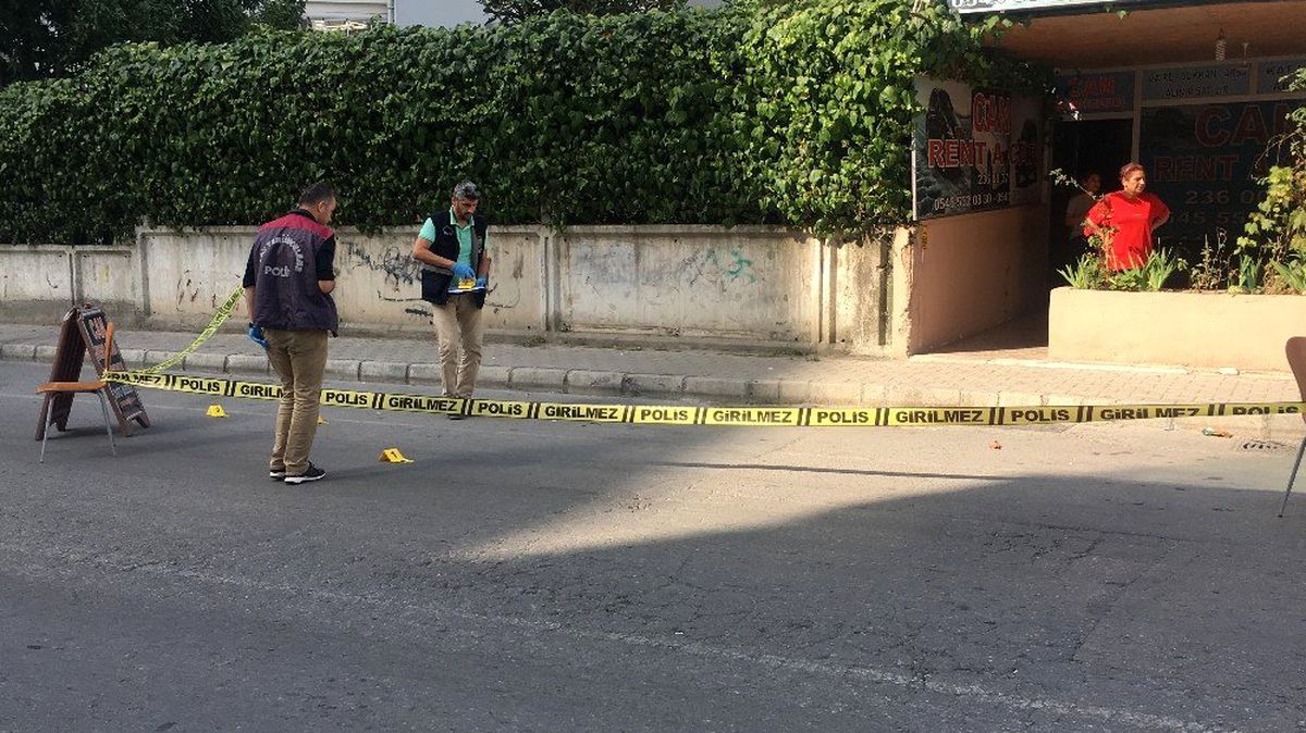 Dükkanının önünde husumetlisince tabancayla vuruldu