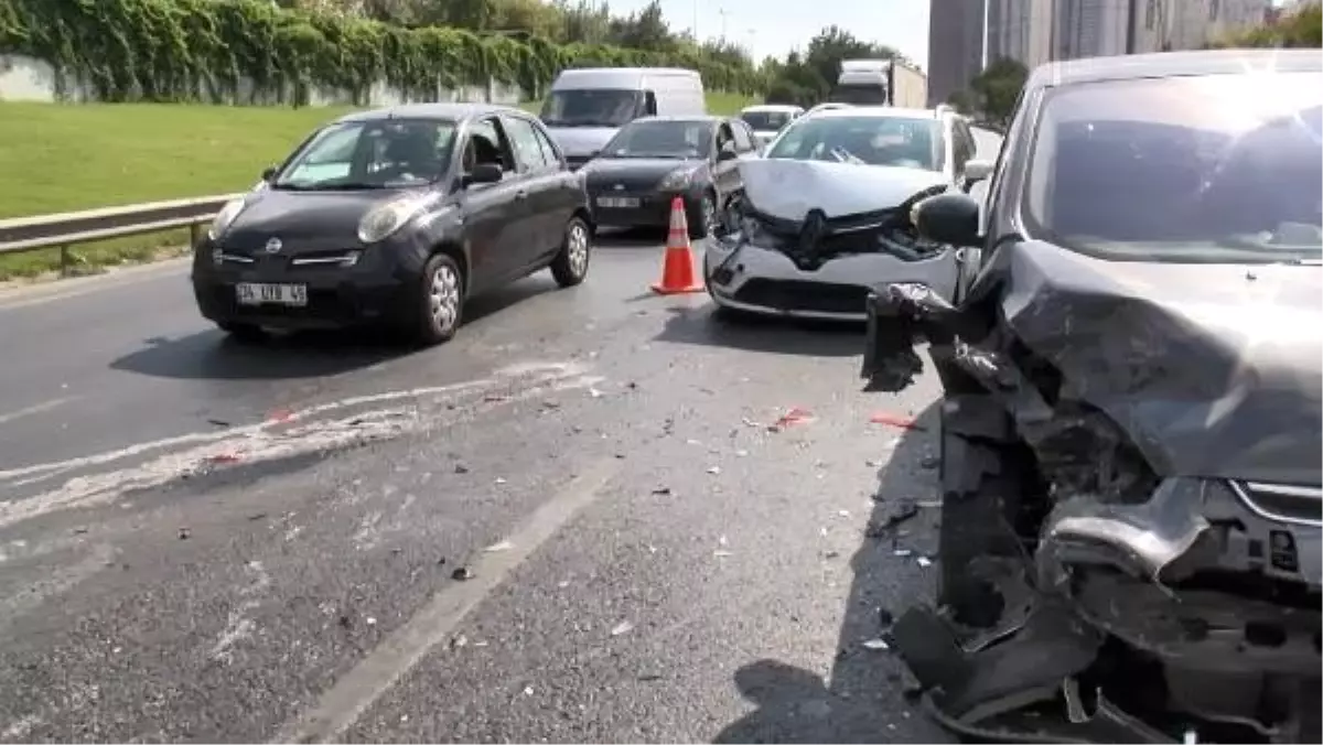 Esenyurt\'ta zincirleme trafik kazası