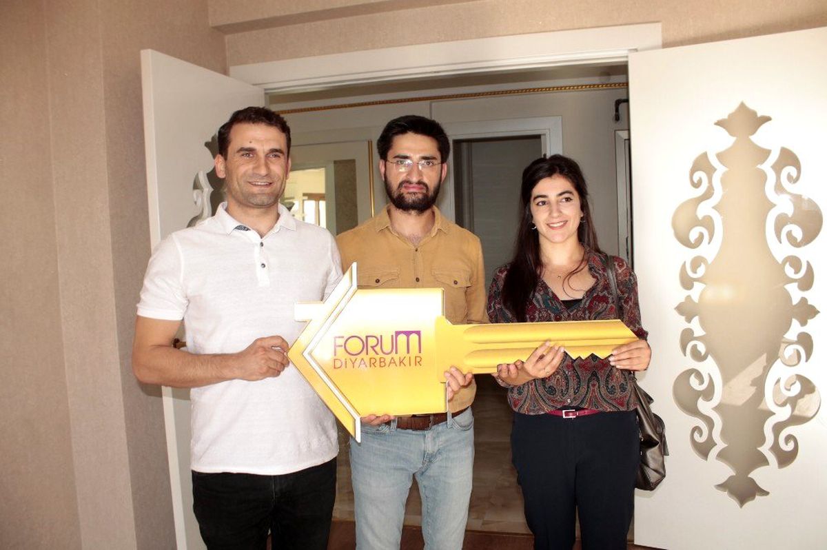 Forum Diyarbakır AVM nişanlı çiftin ev hayalini gerçeğe dönüştürdü