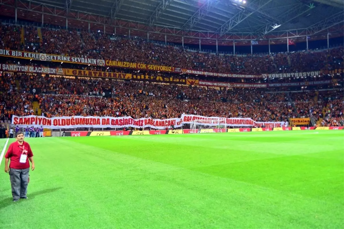 Galatasaray taraftarından TFF\'nin kararlarına tepki