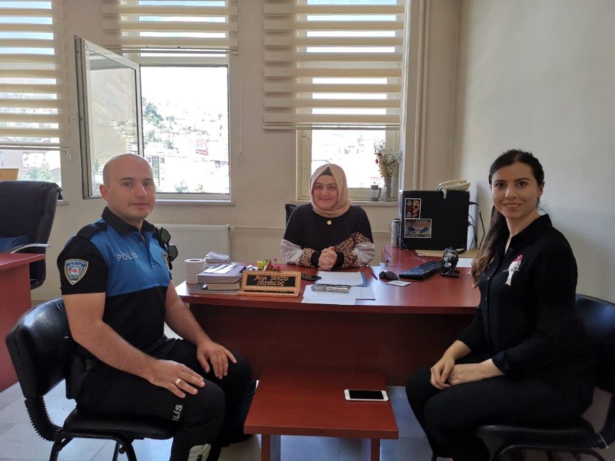 Hakkari polisi takdir topluyor