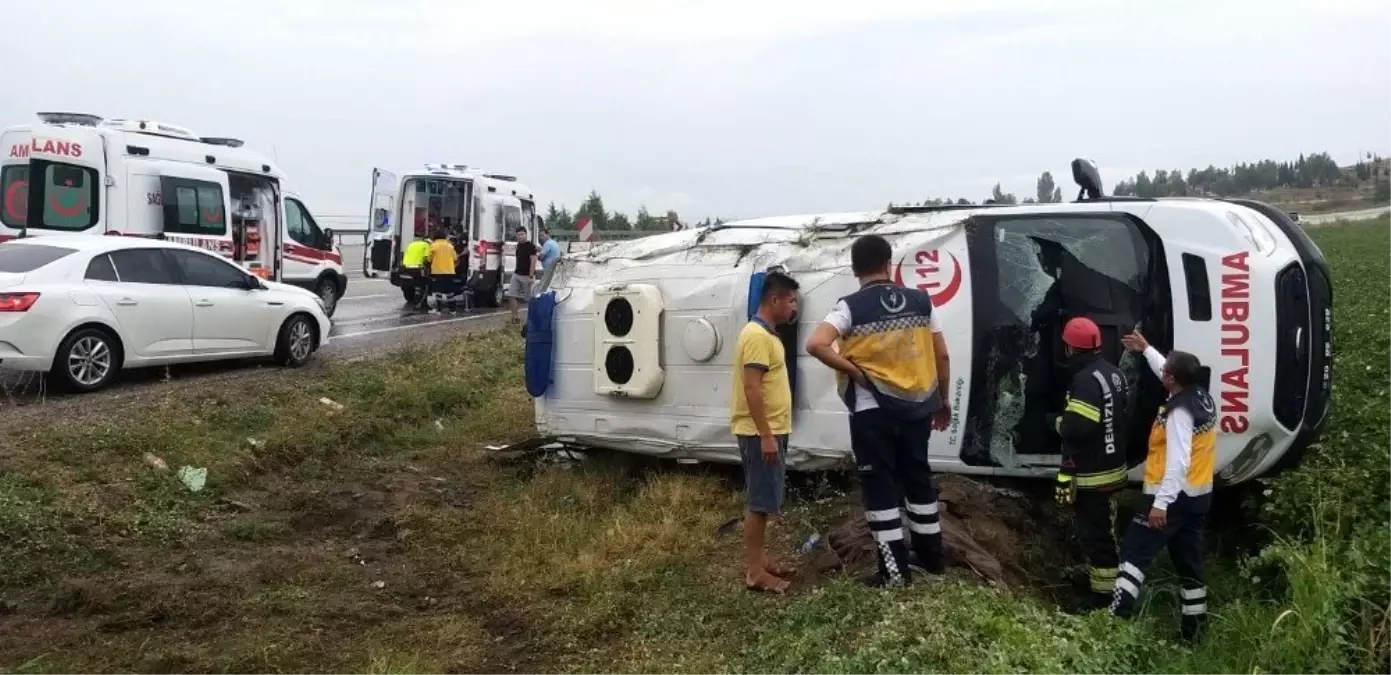 Hasta nakli yapan ambulans devrildi: 5 yaralı