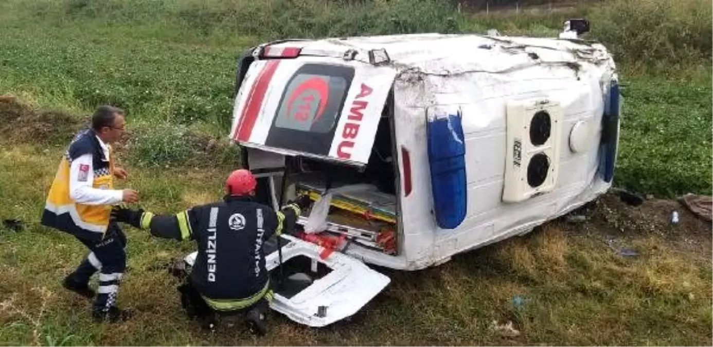 Hastanın taşındığı ambulans devrildi: 5 yaralı