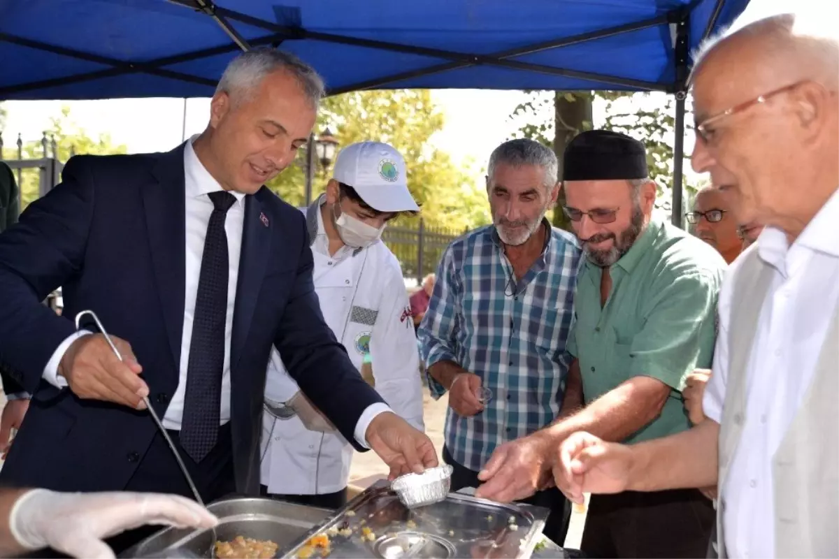 Hendek Belediyesi\'nden 9 bin kişilik aşure ikramı