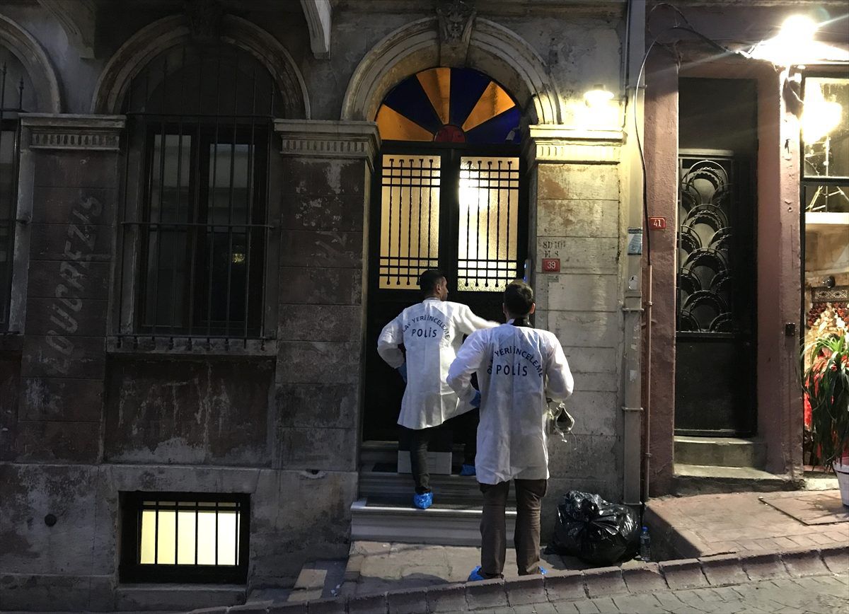 İki İngiliz otelde ölü bulundu