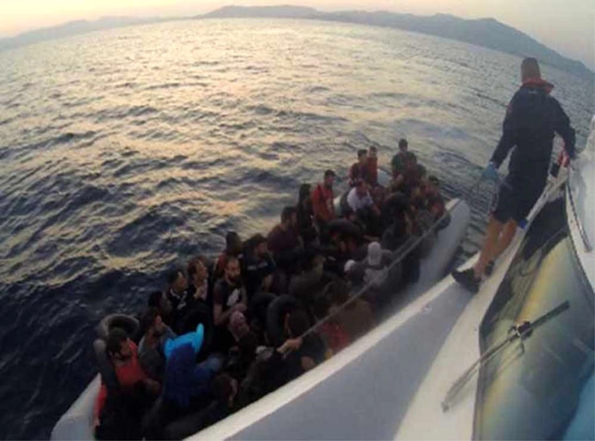 İzmir ve Ayvalık\'ta 190 kaçak göçmen yakalandı