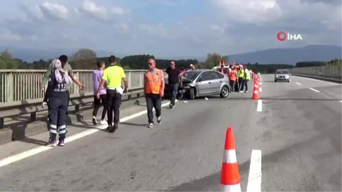 Kazada yaralanan sürücüyü hastaneye götürmek için zor ikna ettiler