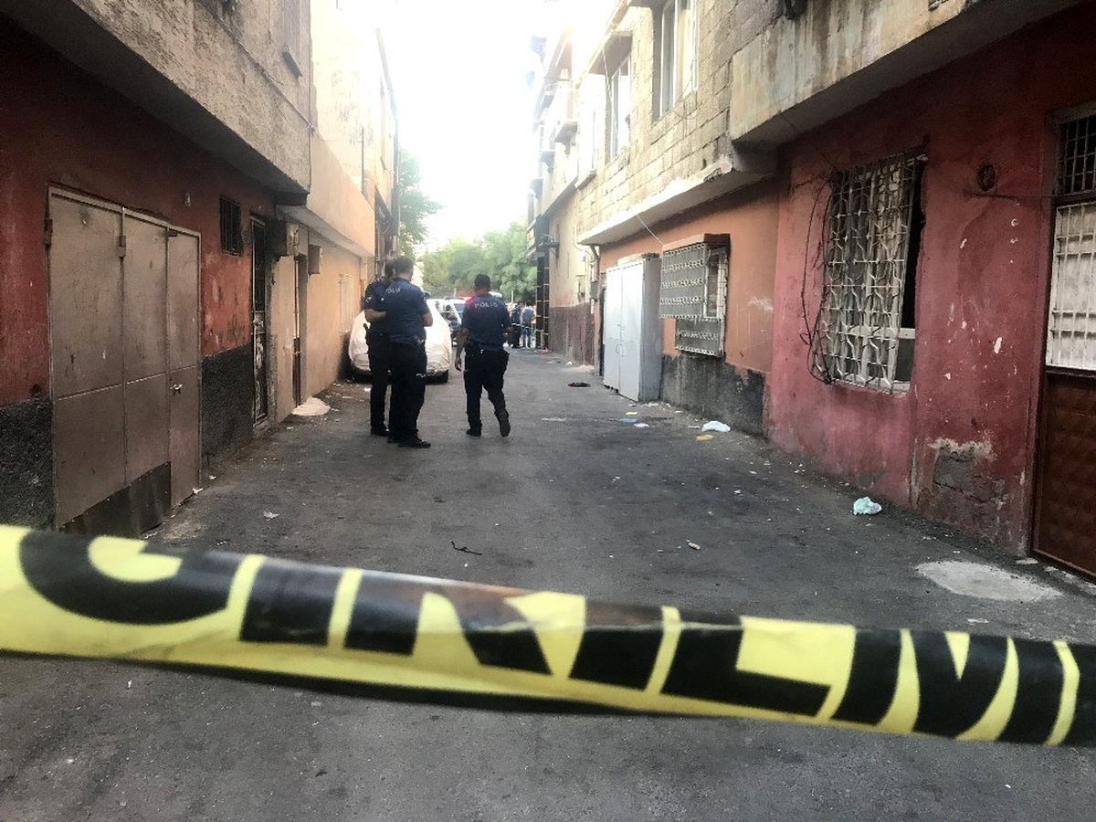 Küfür tartışmasında dayı ve yeğeni ağır yaralandı