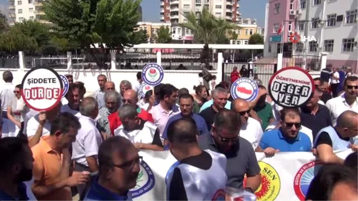 Mersin\'de velinin okul saldırısı protesto edildi, öğrenciler destek verdi