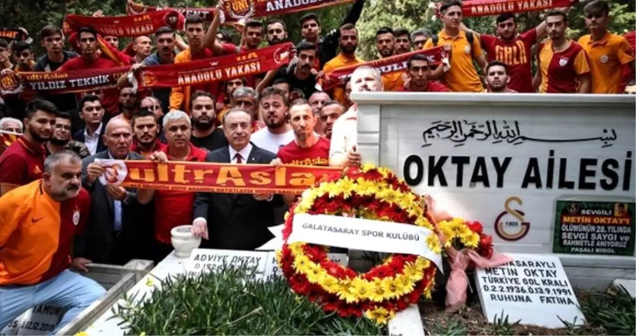 Metin Oktay kabri başında anıldı