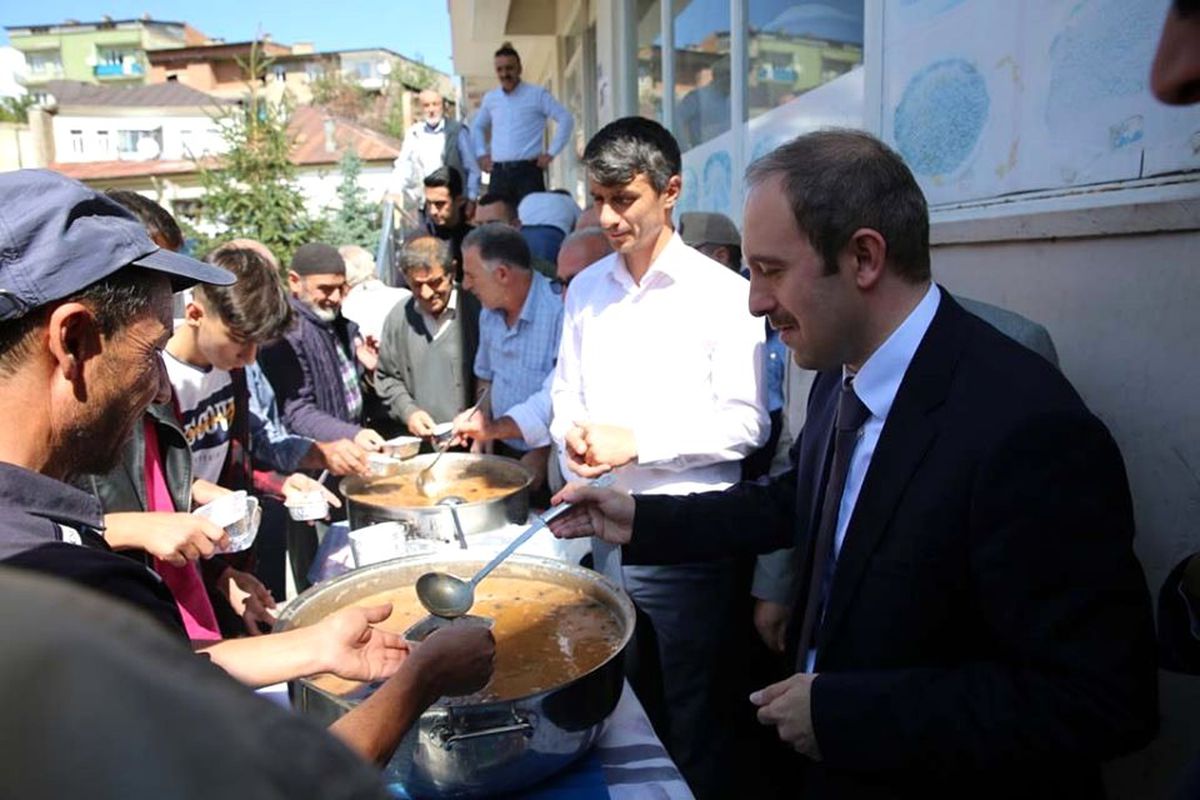 Muharrem ayı dolayısıyla aşure dağıtıldı