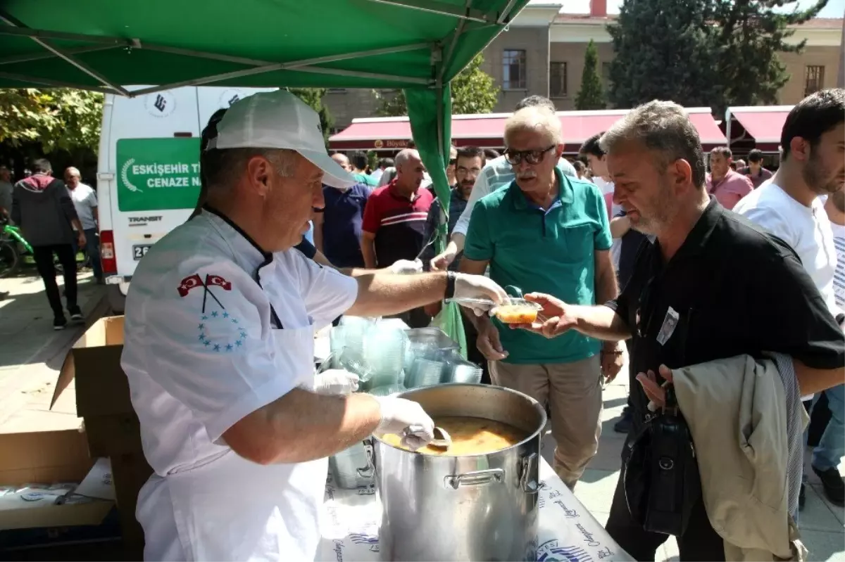 Odunpazarı Belediyesi 20 bin kişiye daha aşure dağıttı