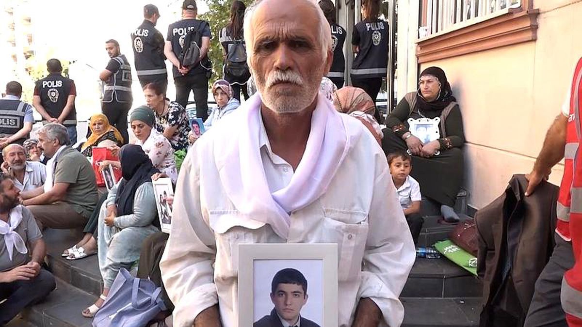 PKK tarafından alıkonulan asker ve polis aileleri de Diyarbakır\'da: Bizi bu ateşten kurtarın