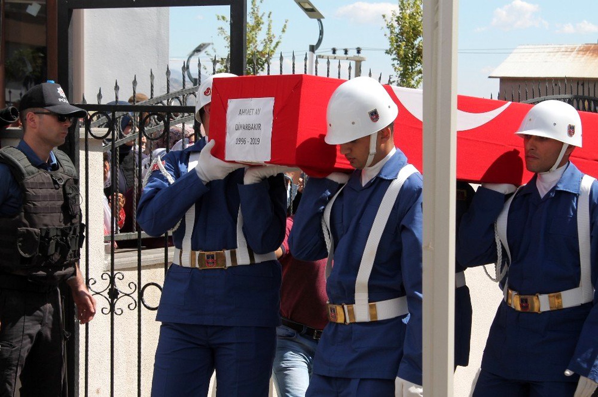 Şehitler için cenaze namazı kılındı