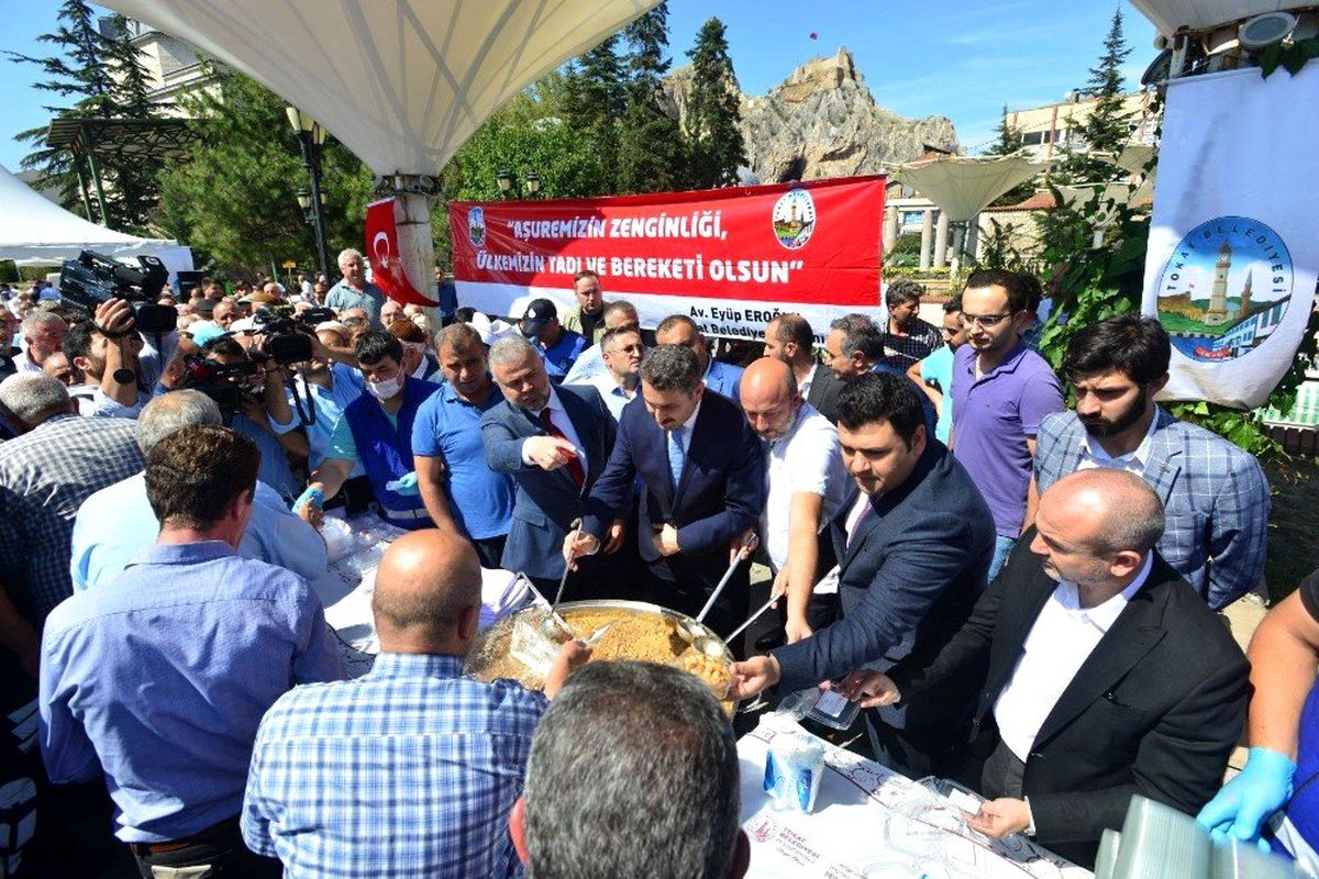Tokat\'ta 10 bin kişilik aşure ikramı