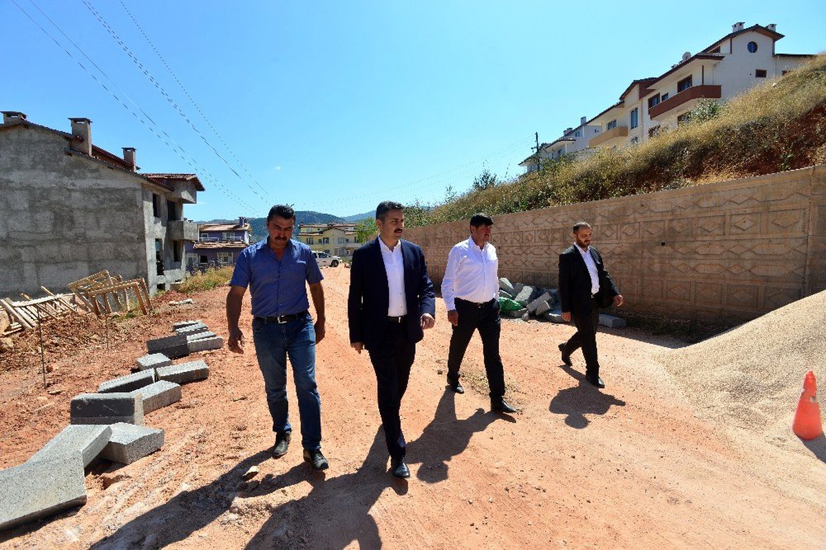 Tokat\'ta alt yapısı tamamlanan mahallelerde yol çalışması