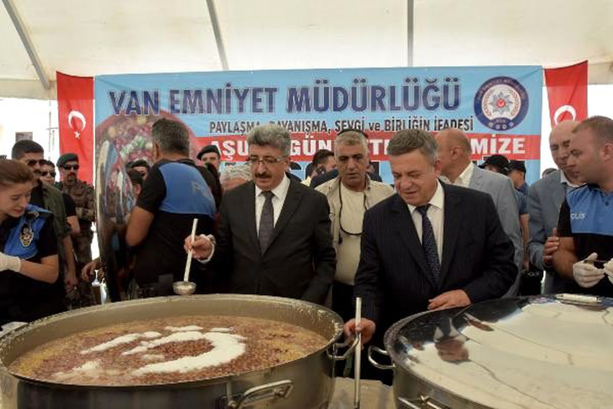 Van\'da 5 bin kişiye aşure dağıtıldı