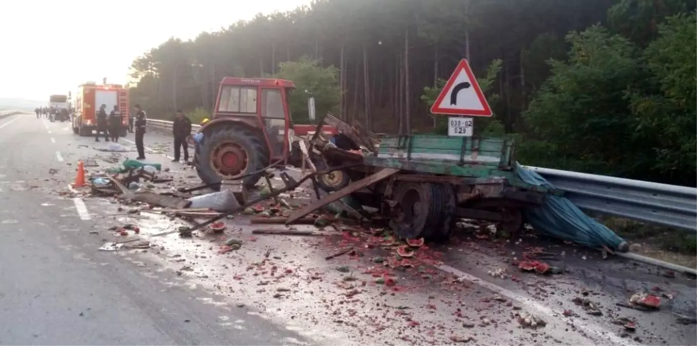 Yolcu otobüsü ile karpuz yüklü traktör çarpıştı: 2 yaralı