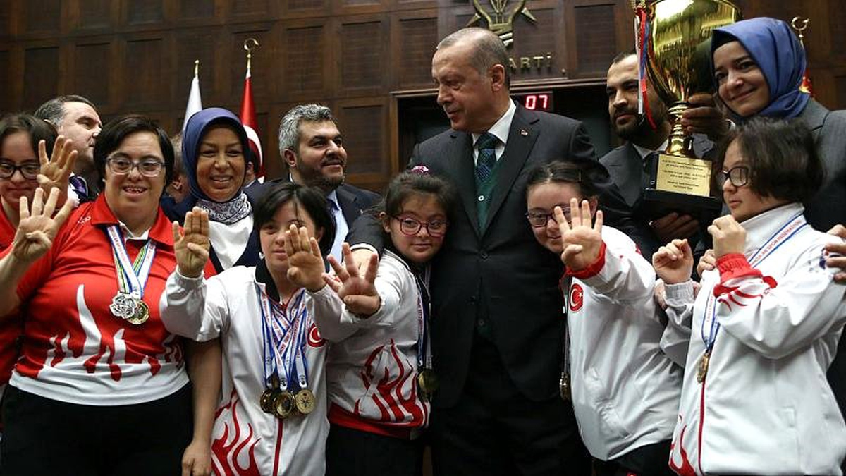 Sayıları 100 bini bulan özel gereksinimli çocuklar eğitimden ne bekliyor?