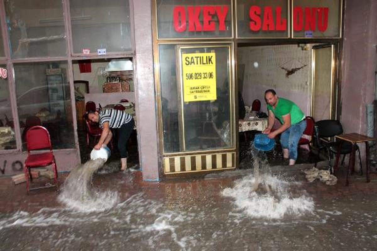 Aksaray\'da sağanak, sele neden oldu