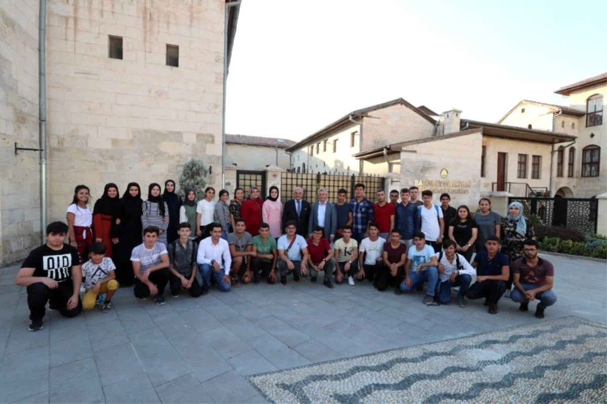 Başkan Tahmazoğlu, Bosna Hersek gezisinden dönen öğrencilerle buluştu