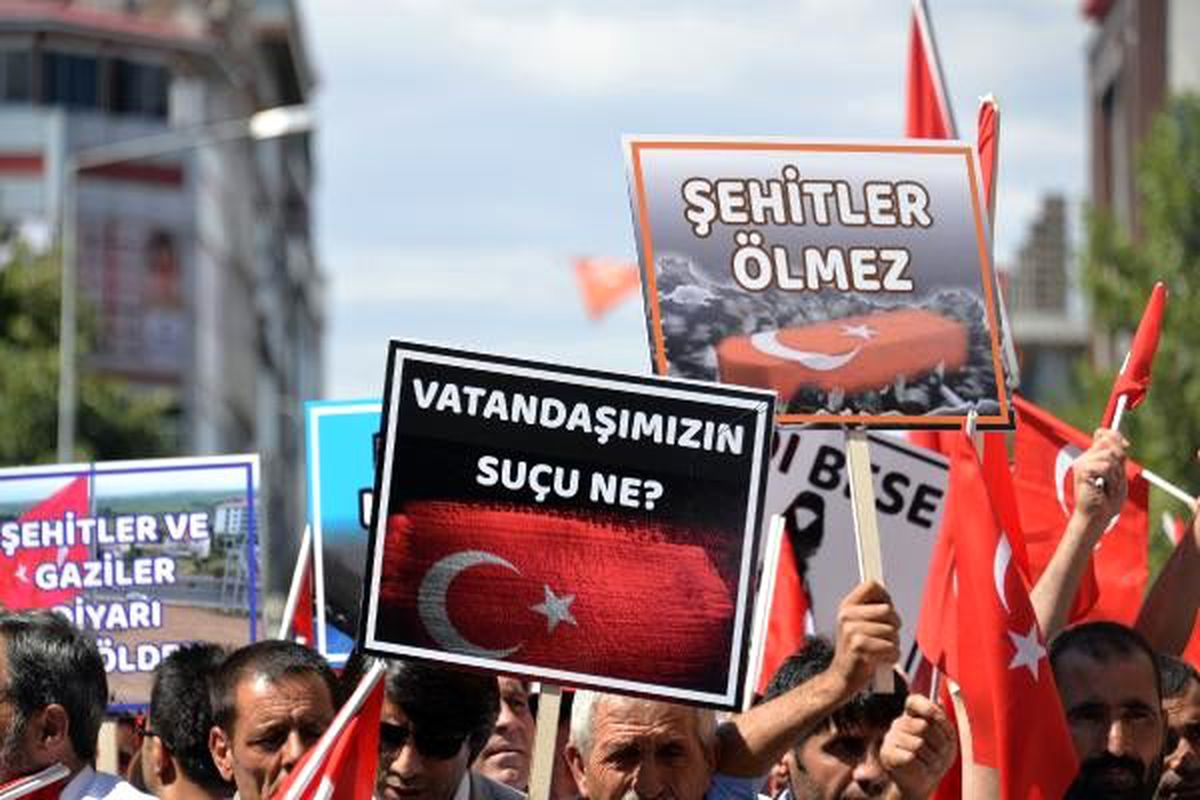 Bingöl\'de \'teröre lanet, kardeşliğe davet\' yürüyüşü