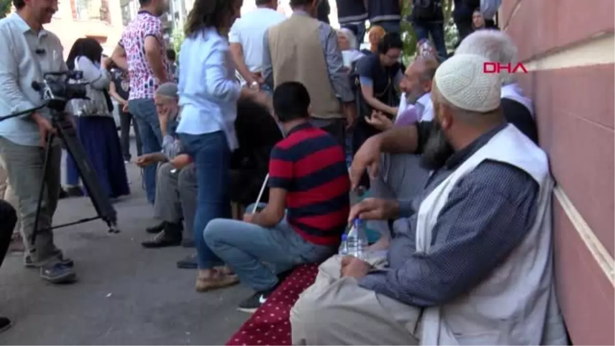 Diyarbakır hdp önündeki eylemde 12\'nci gün; aile sayısı 32 oldu