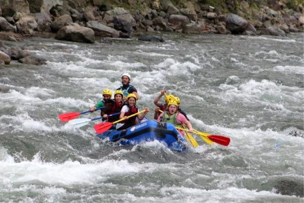 Fırtına deresi\'nde rafting heyecanı