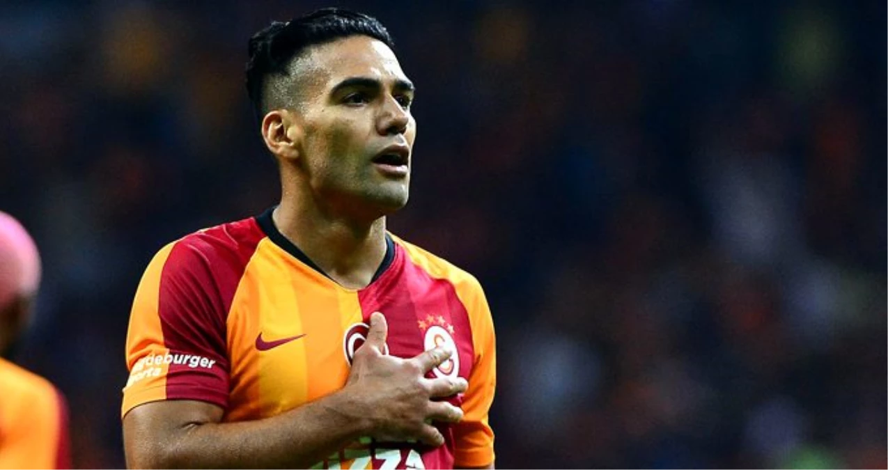 Galatasaray forması giyen damat ve geline Falcao\'dan mutluluk mesajı!