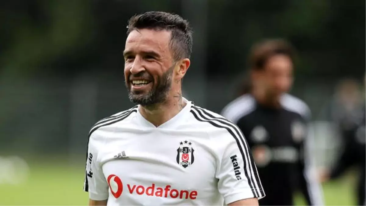 Gökhan Gönül\'den 1 yıllık imza! Beşiktaş...