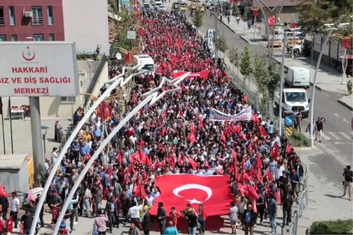 Hakkari\'de teröre tepki yürüyüşü