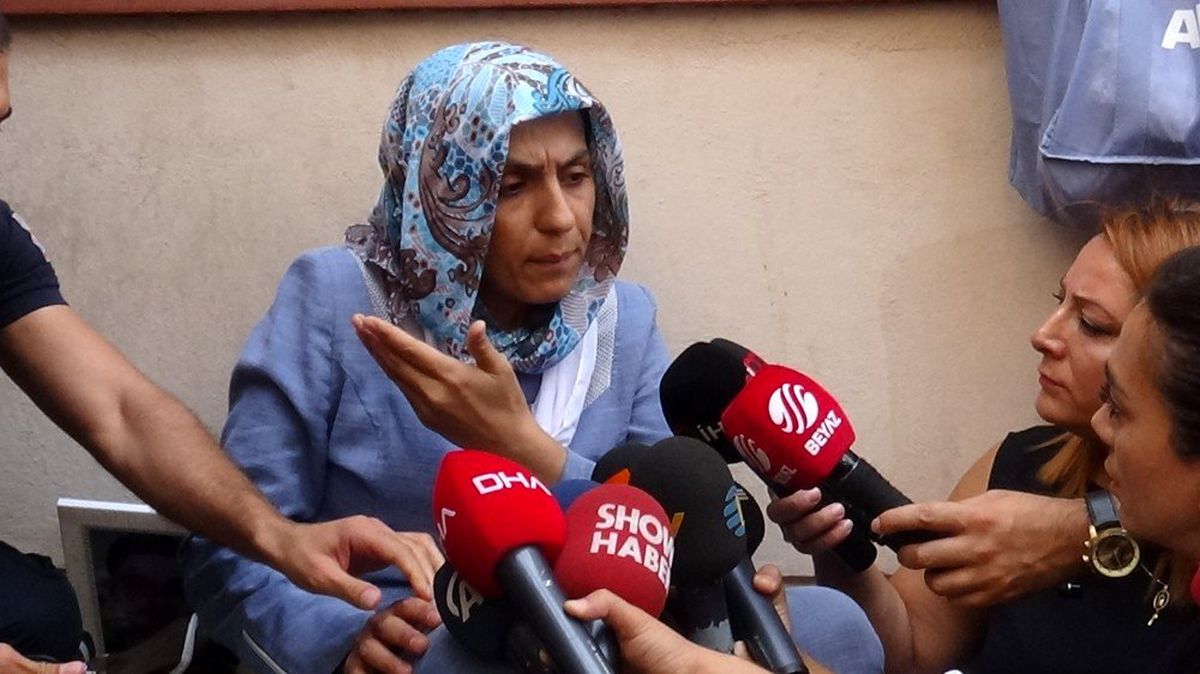 HDP il binası önünde gergin anlar