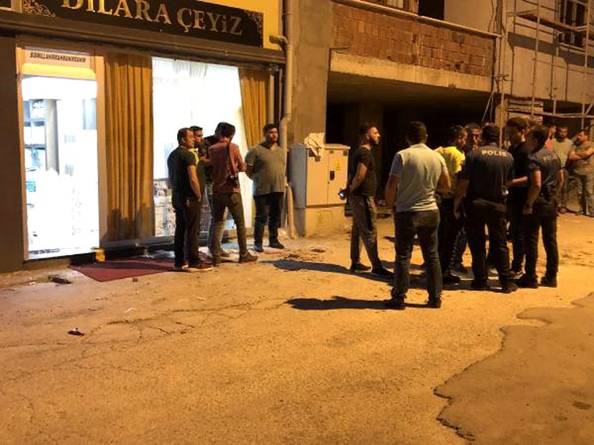 İnşaat işçileri ile esnaf arasında taş, sopa ve bıçaklı kavga: 5 yaralı